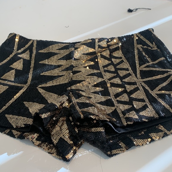 Black and gold sequin shorts new condition - Picture 2 of 3